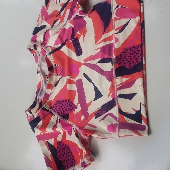 J. Dow Fitness Art Work Crop Top - Picture 2 of 9